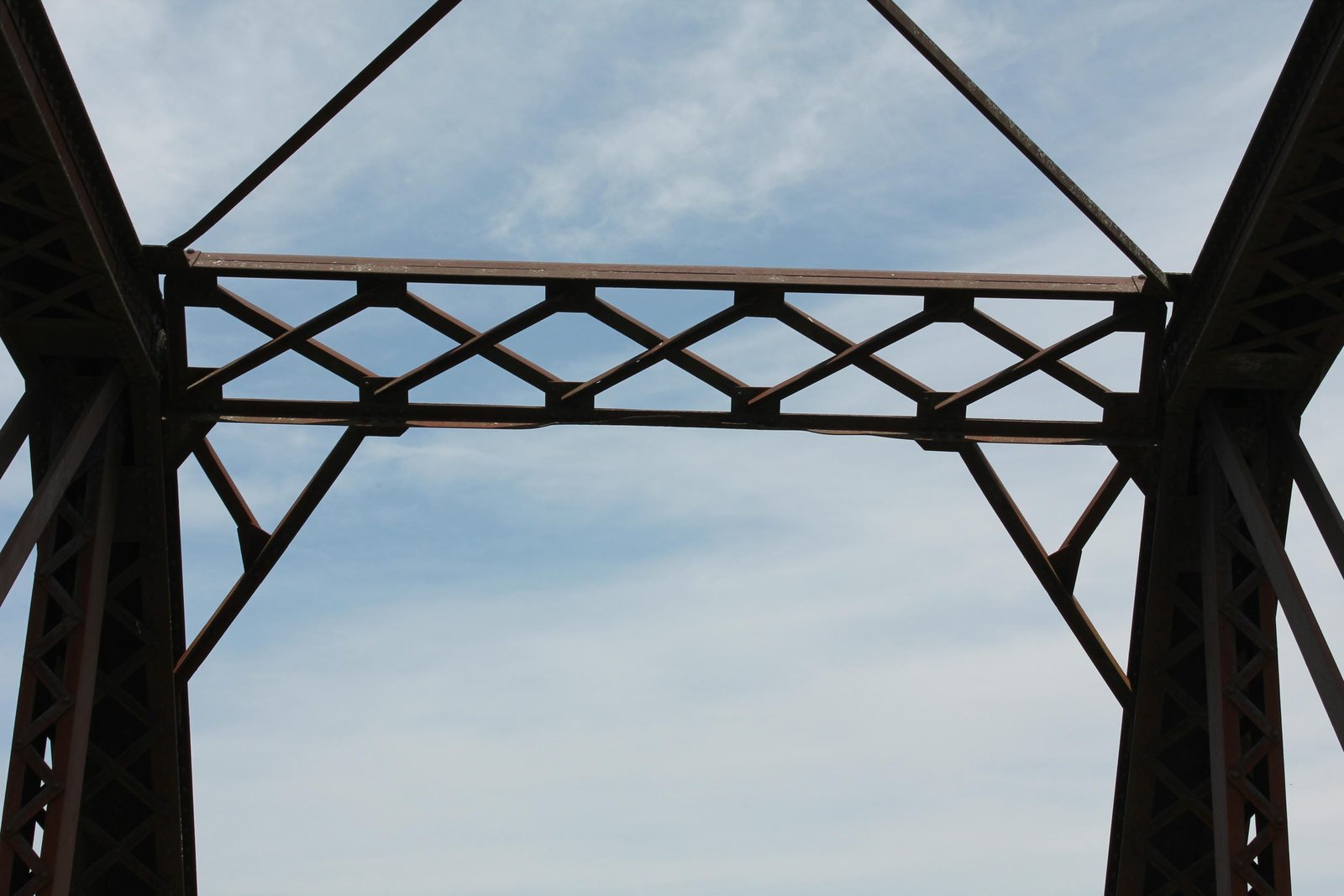 Portal bracing, north span